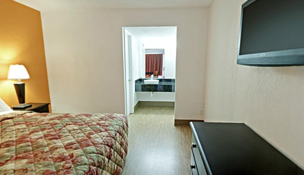 Econo Lodge Metropolis Pokój zdjęcie