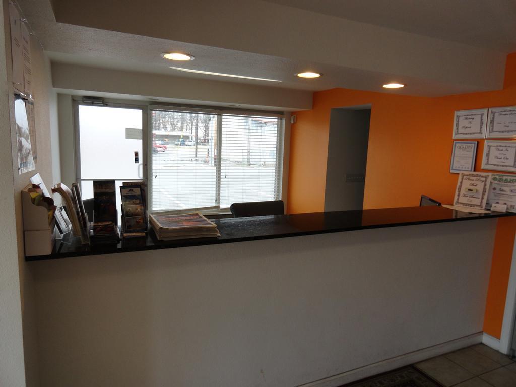 Econo Lodge Metropolis Zewnętrze zdjęcie
